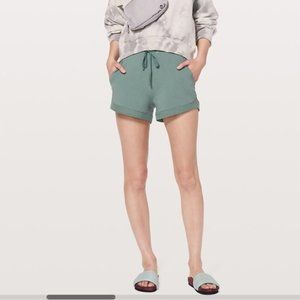 Lululemon Sunsetting Short - 4 - Juniper green